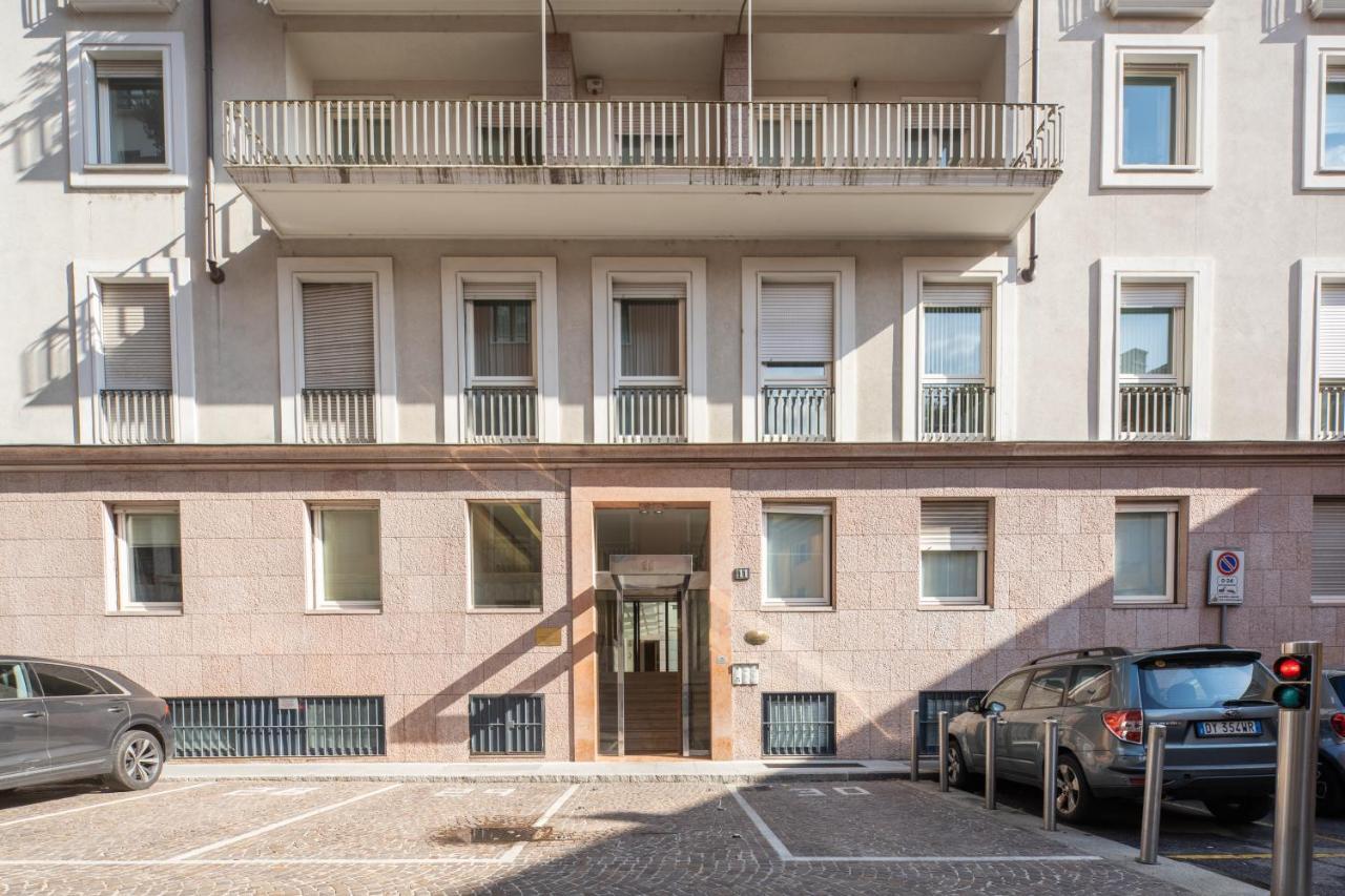 Brera Charming Apartments R&R Milan Bagian luar foto